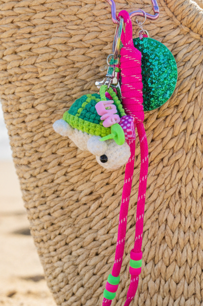 Bijou de sac Laguna et sa petite tortue crochetée - Accessoire d'été