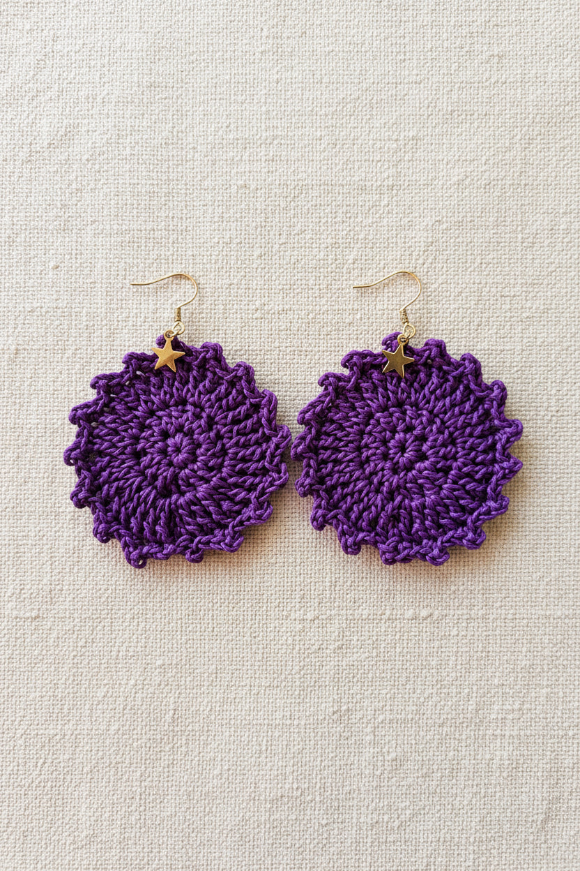 Boucles d'oreilles soleil en crochet violet et leur étoile dorée