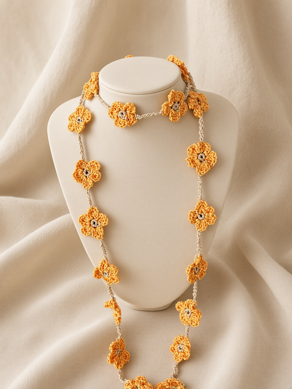 Sautoir multifonction Solène — Longue chaîne en crochet à fleurs