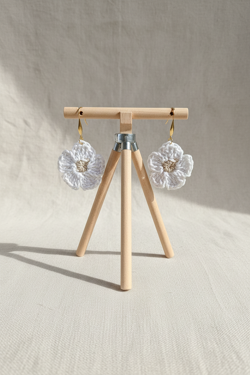 Boucles d'oreilles Fleur en crochet Blanc - COLLECTION SIGNATURE