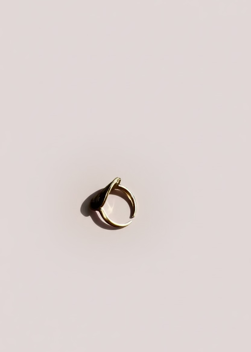 Bague Luna "Éclat Lunaire" ovale ajustable en émail bleu turquoise avec croissant de lune et étoile dorés