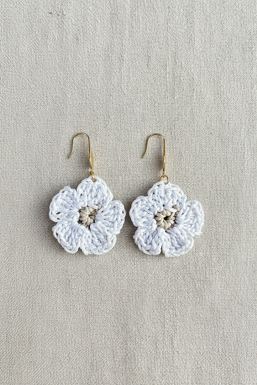 Boucles d'oreilles Fleur en crochet Blanc - COLLECTION SIGNATURE
