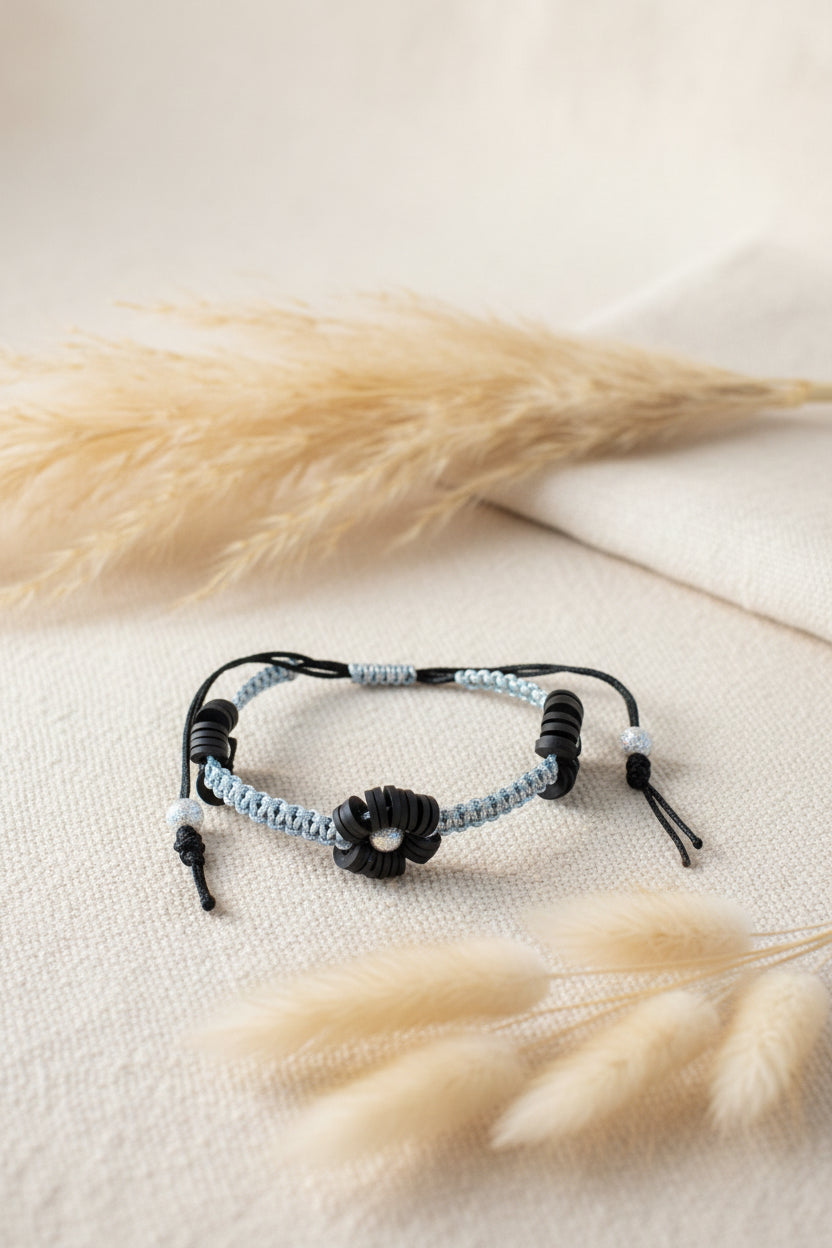 Bracelet Flora macramé "pétales d'ébène"