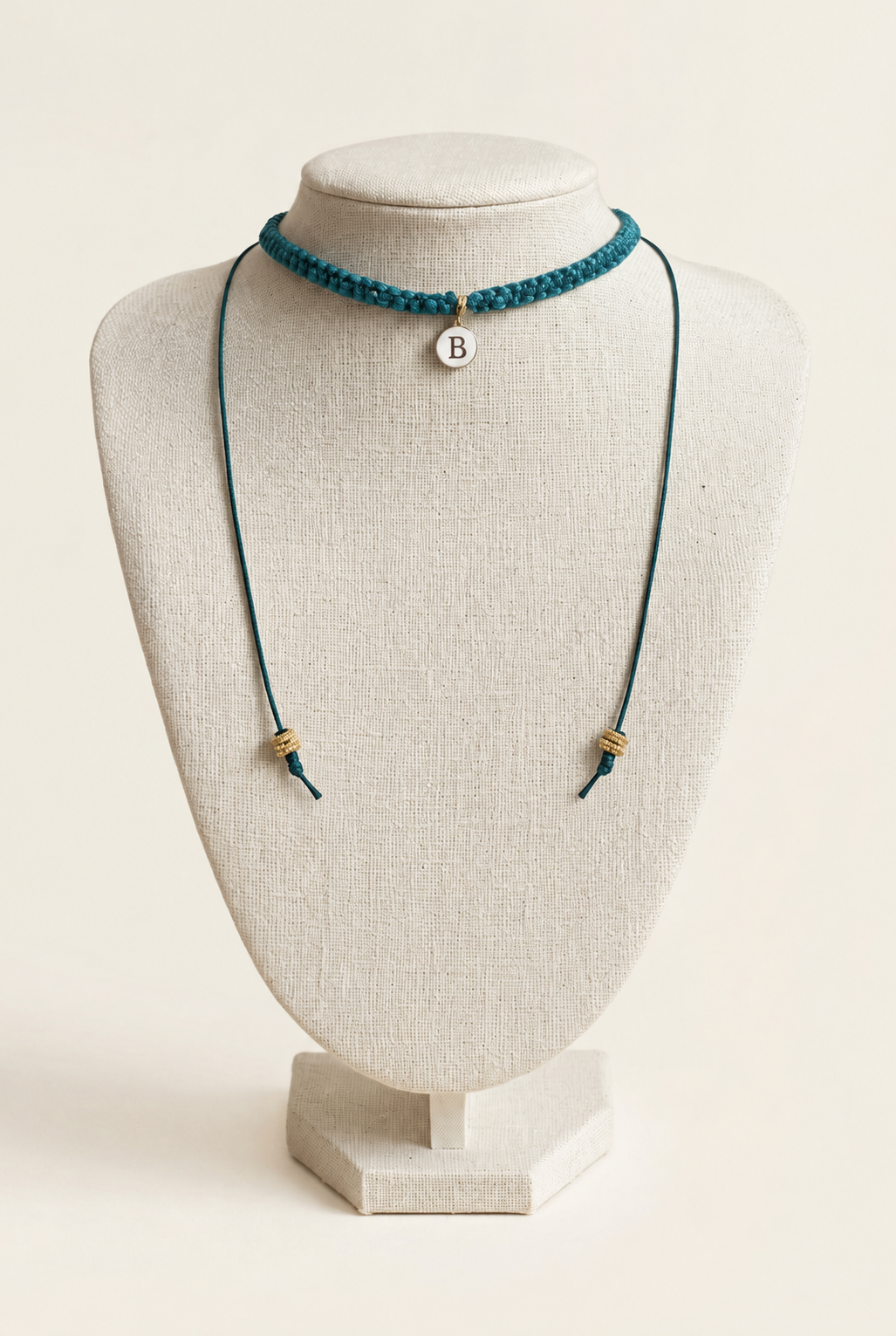 Collier choker Betty "Collection Initiale"médaille personnalisée et perles miyuki