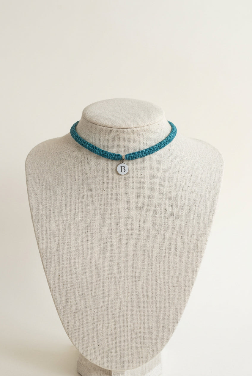 Collier choker Betty "Collection Initiale"médaille personnalisée et perles miyuki
