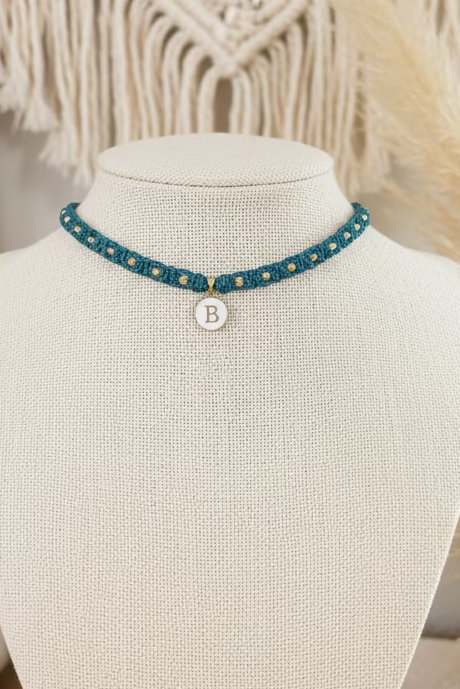 Choker turquoise avec perle B sur buste - collier bohème chic Joyas by Jo
